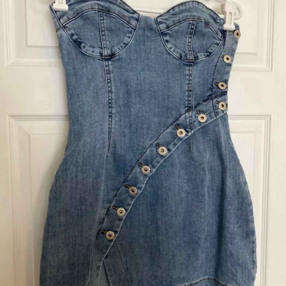 Jessie James Decker Kittenish Denim Cocktail Dress